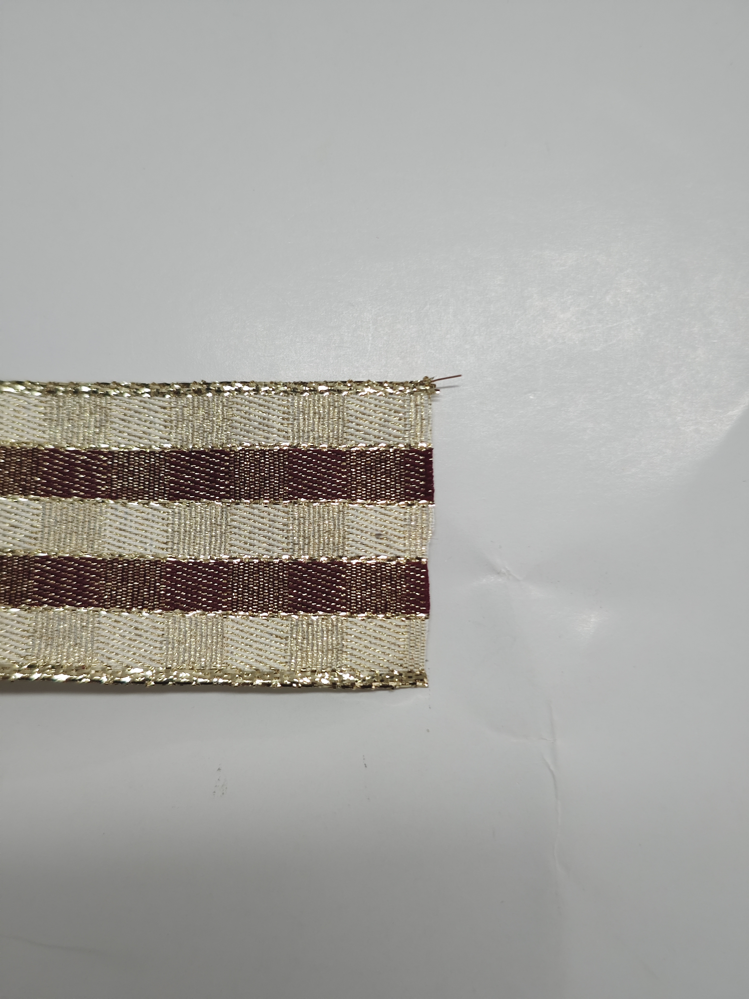 Item No. : 1267 Christmas Gift Packaging Decoration DIY Beige Wine Red Checkered Iron Wire Christmas Webbing 3.8cm Specification image