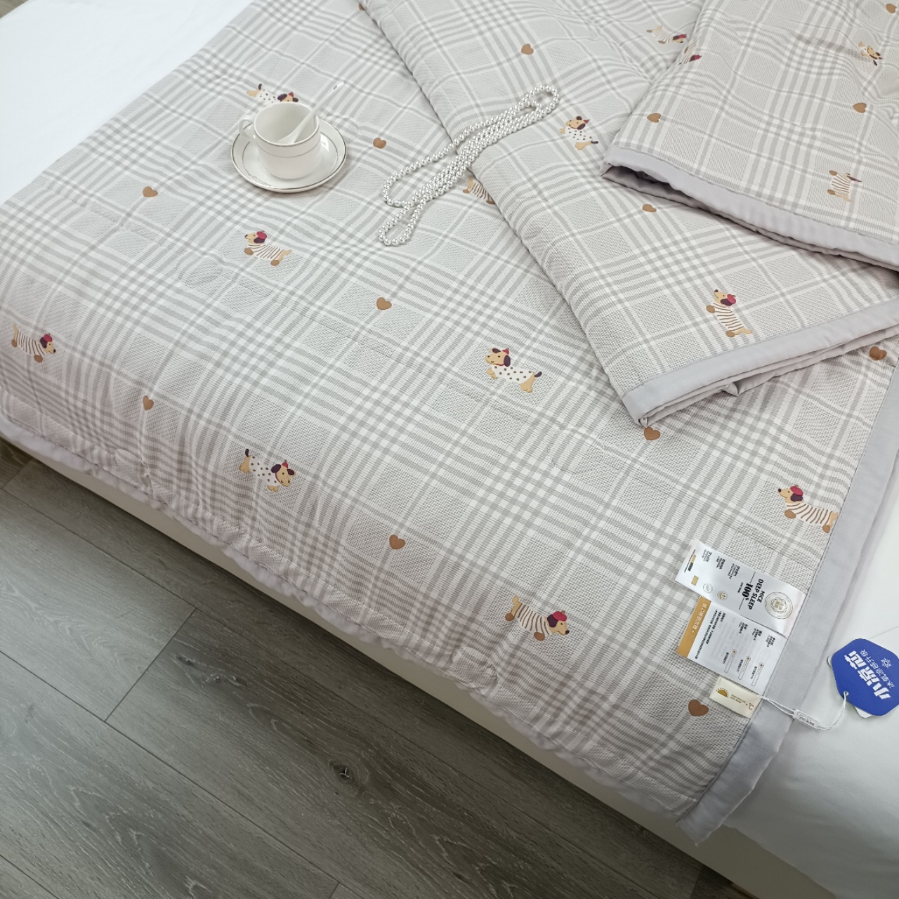 The 2025 new milk print phone summer quilt is fresh and cute. A large quantity of summer cooling quilts and air-conditioned quilts are in stock for export pic 7