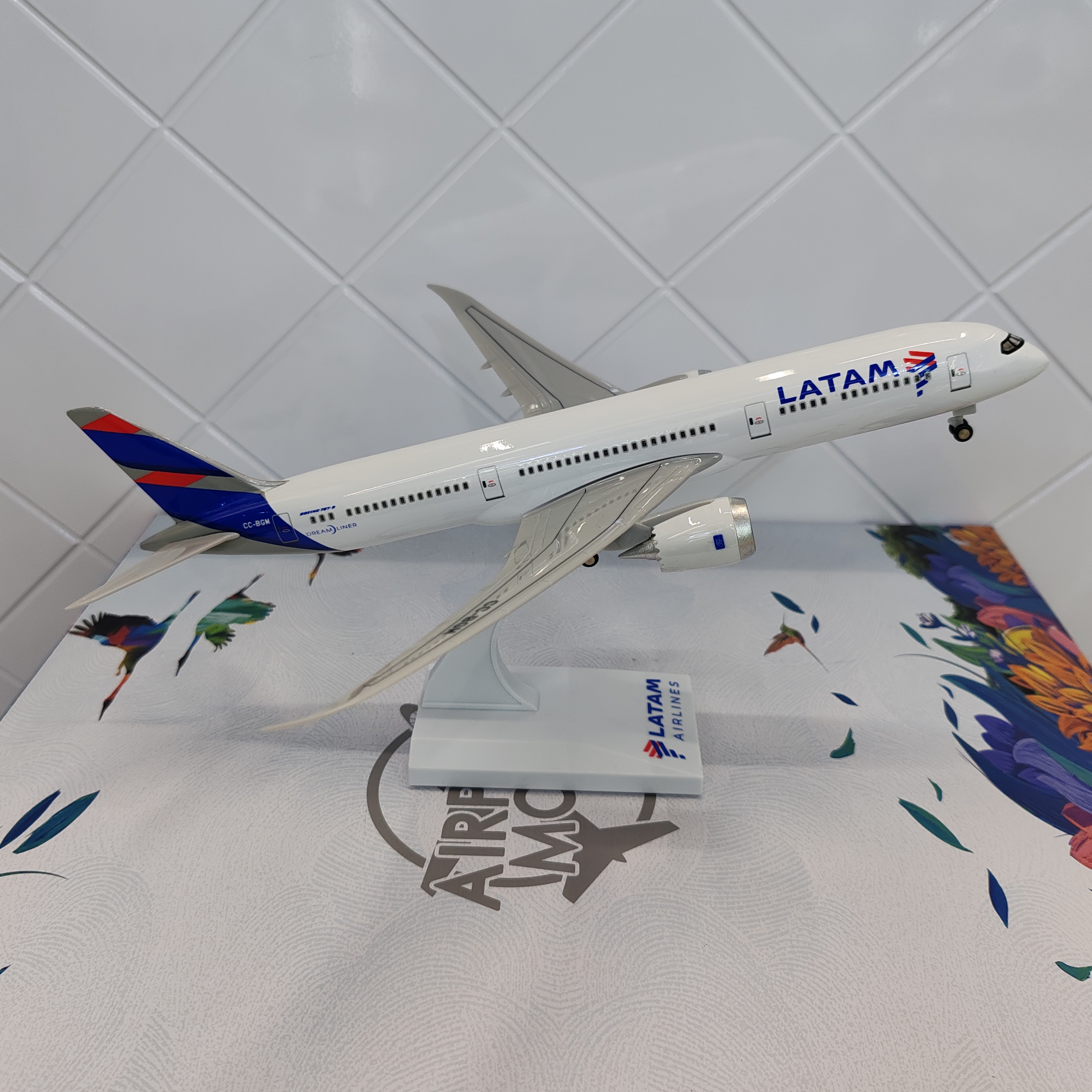 飞机模型（B787智利LATAM拉塔姆航空飞机模型）仿真飞机模型 ABS飞机模型 LED声控飞机模型 航空 模型详情2