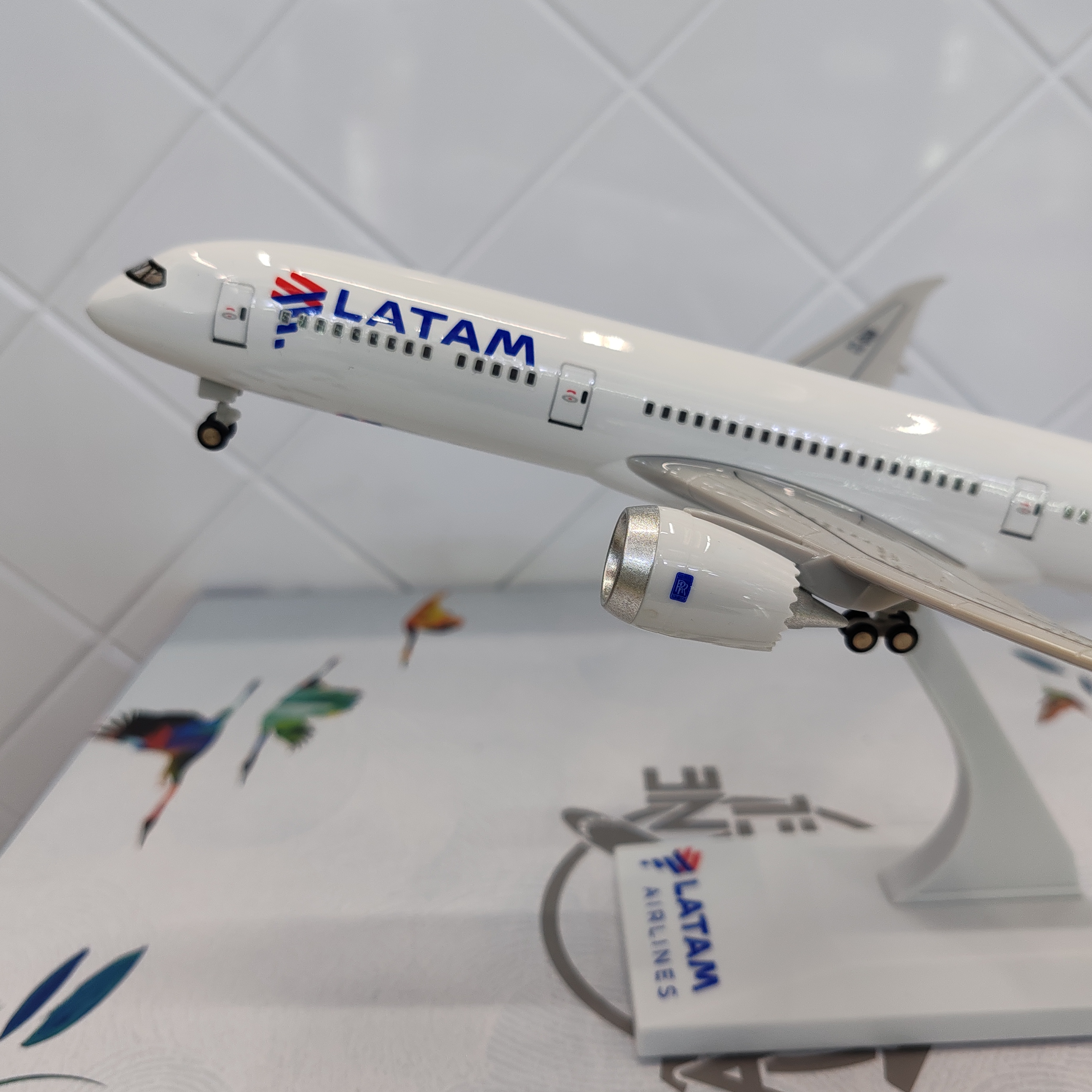 飞机模型（B787智利LATAM拉塔姆航空飞机模型）仿真飞机模型 ABS飞机模型 LED声控飞机模型 航空 模型详情5