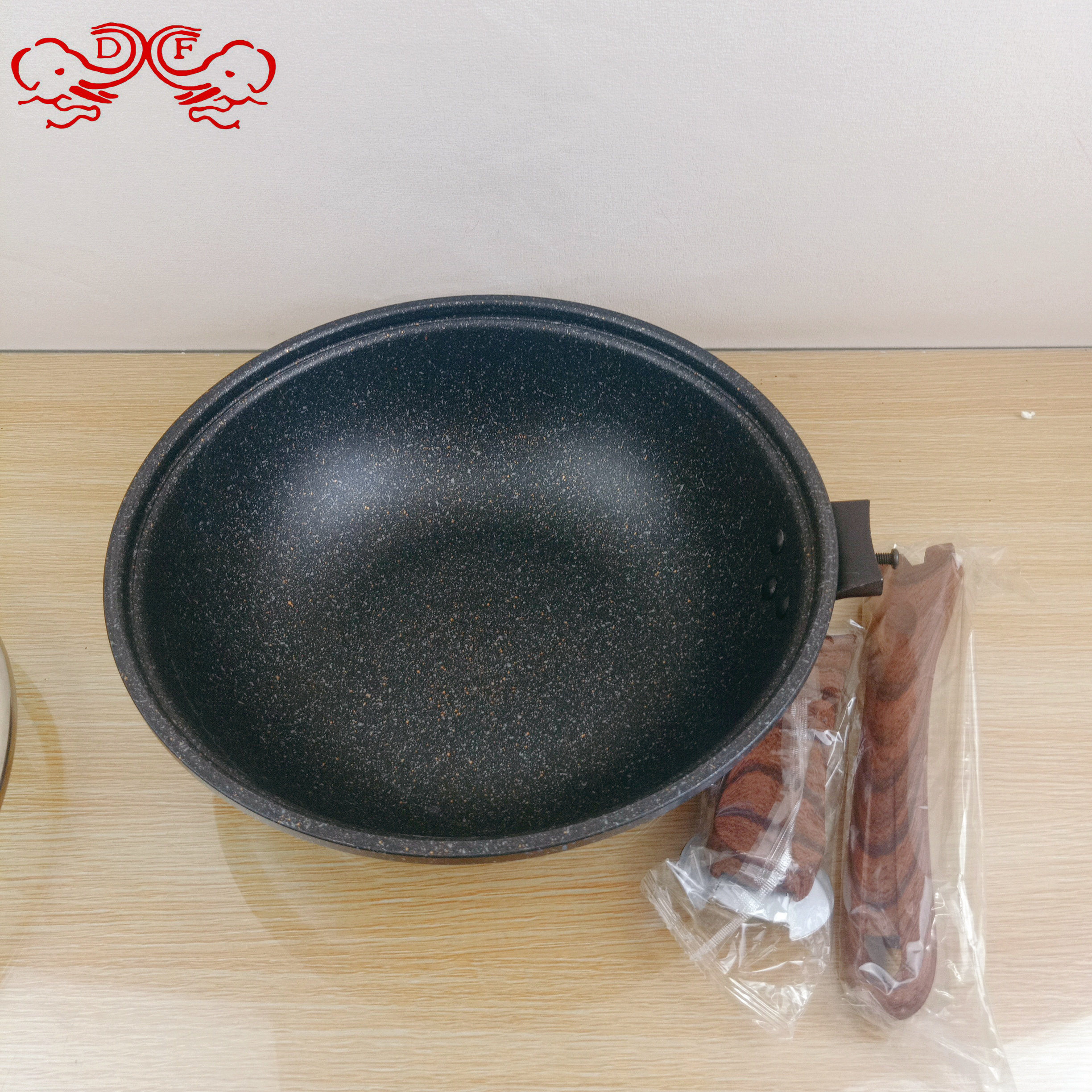 DF99392 double-bottom wok, gas universal flat-bottomed iron wok, tourmaline non-stick wok, DF TRADINGHOUSE details Picture