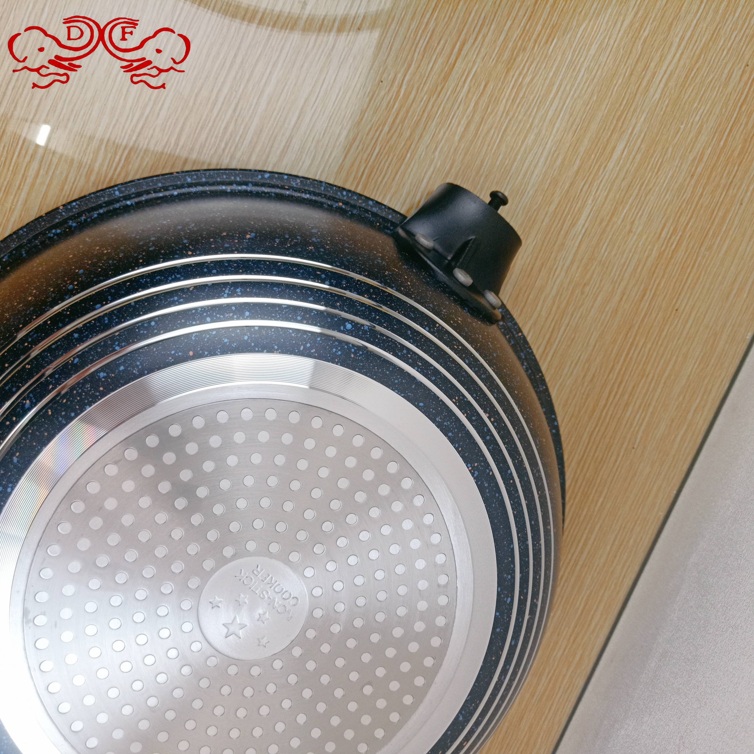 DF99392 double-bottom wok, gas universal flat-bottomed iron wok, tourmaline non-stick wok, DF TRADINGHOUSE Application Scenario