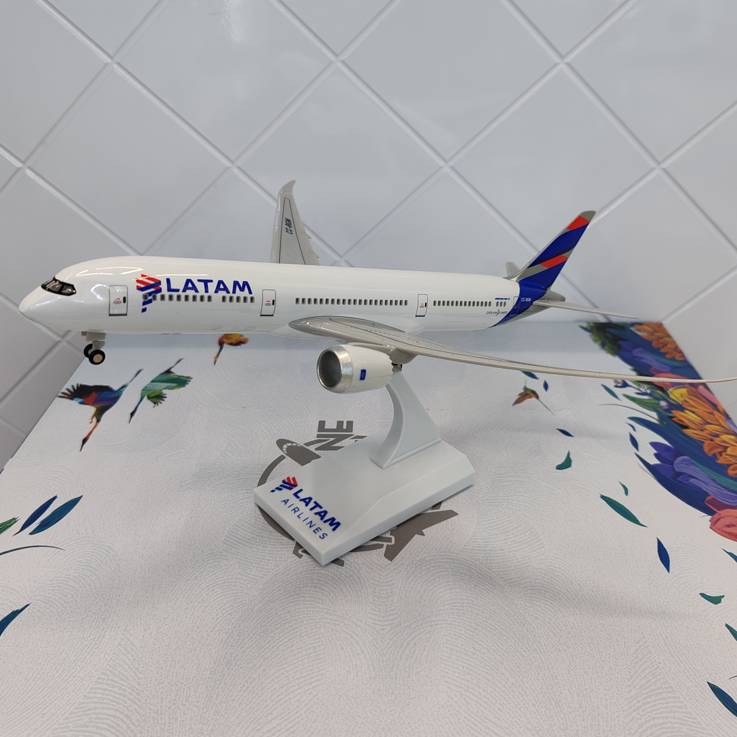 飞机模型（B787智利LATAM拉塔姆航空飞机模型）仿真飞机模型 ABS飞机模型 LED声控飞机模型 航空 模型详情3