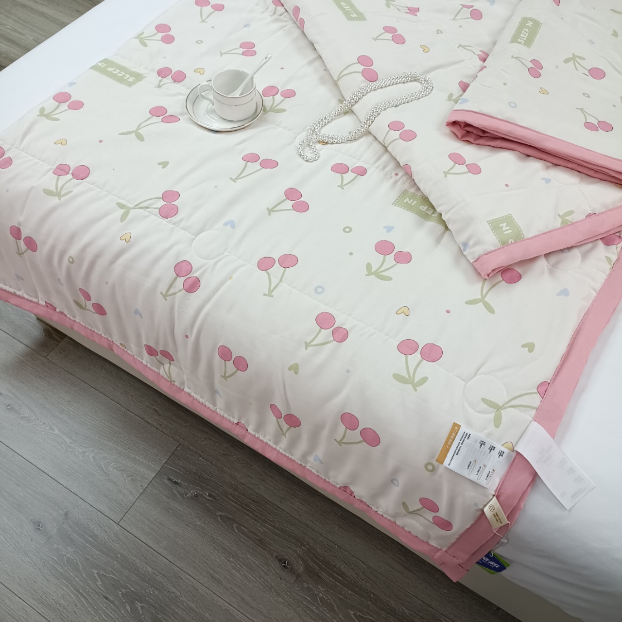 The 2025 new milk print phone summer quilt is fresh and cute. A large quantity of summer cooling quilts and air-conditioned quilts are in stock for export pic 1