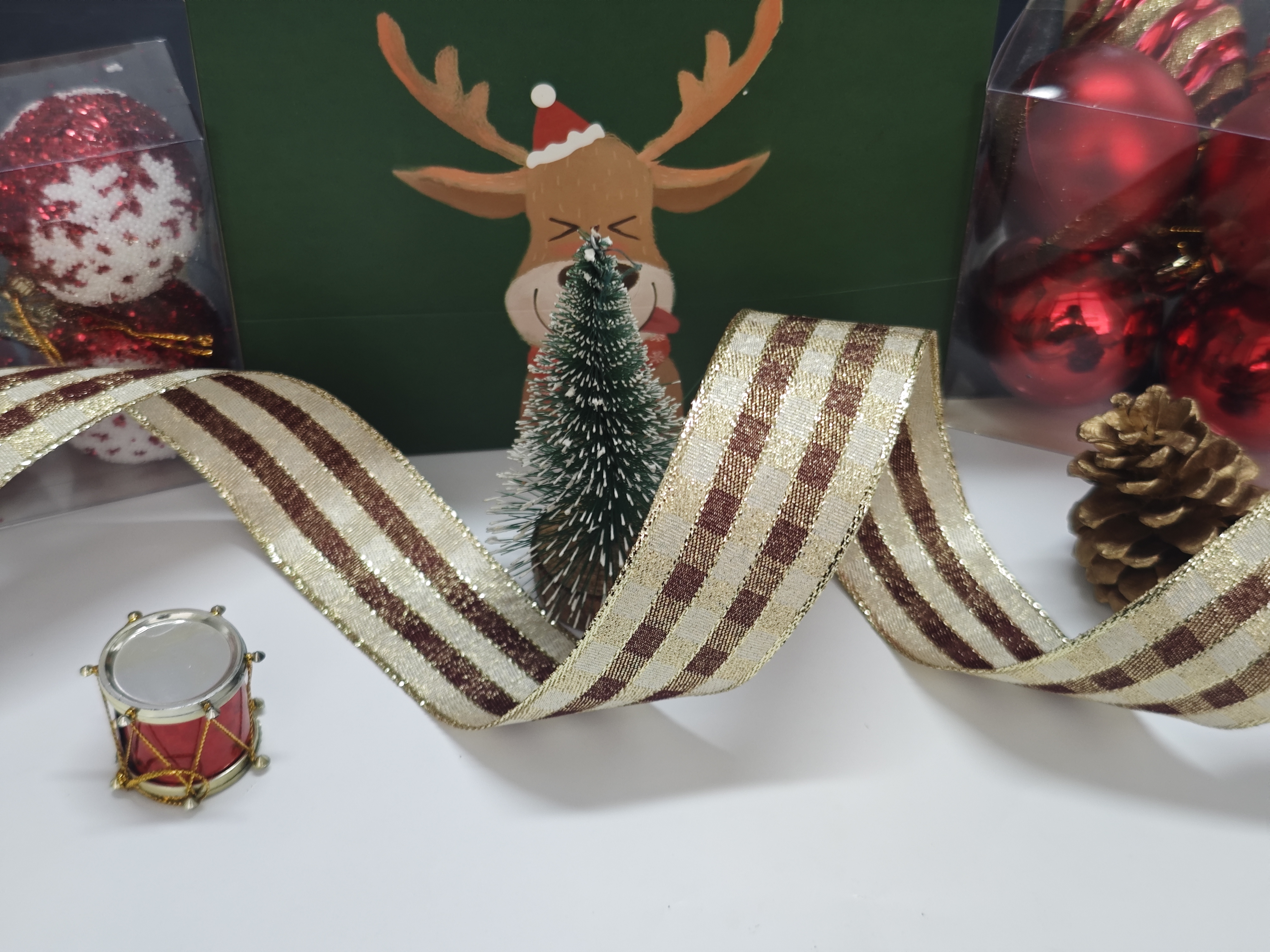 Item No. : 1267 Christmas Gift Packaging Decoration DIY Beige Wine Red Checkered Iron Wire Christmas Webbing 3.8cm