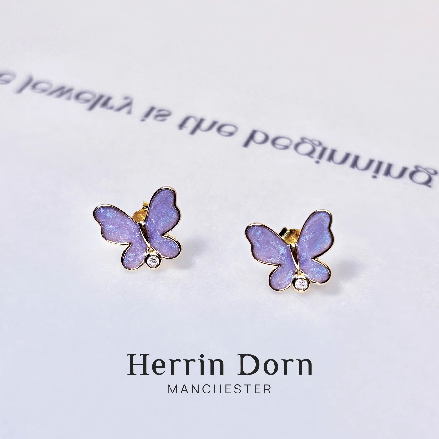 errin Dorn Helinde's gilded butterfly stud earrings and earrings exude a romantic, light luxury and high-end charm Application Scenario