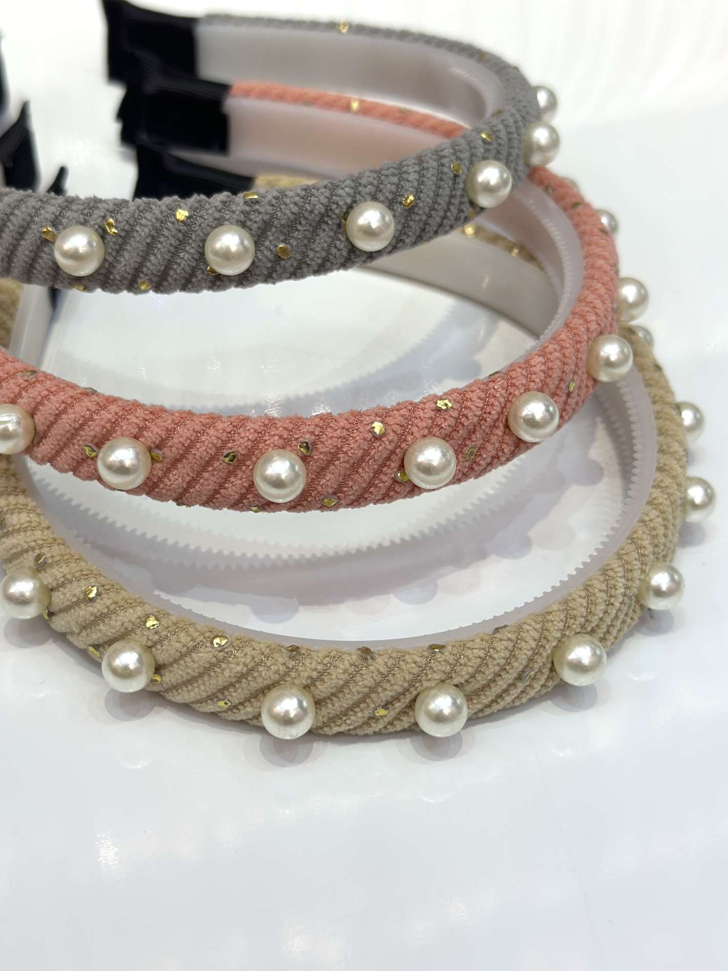 Fashionable pearl hair band for women, gold dot twill texture, high-end headwear, hair accessories, hair care accessories, new style hair band detail image 4