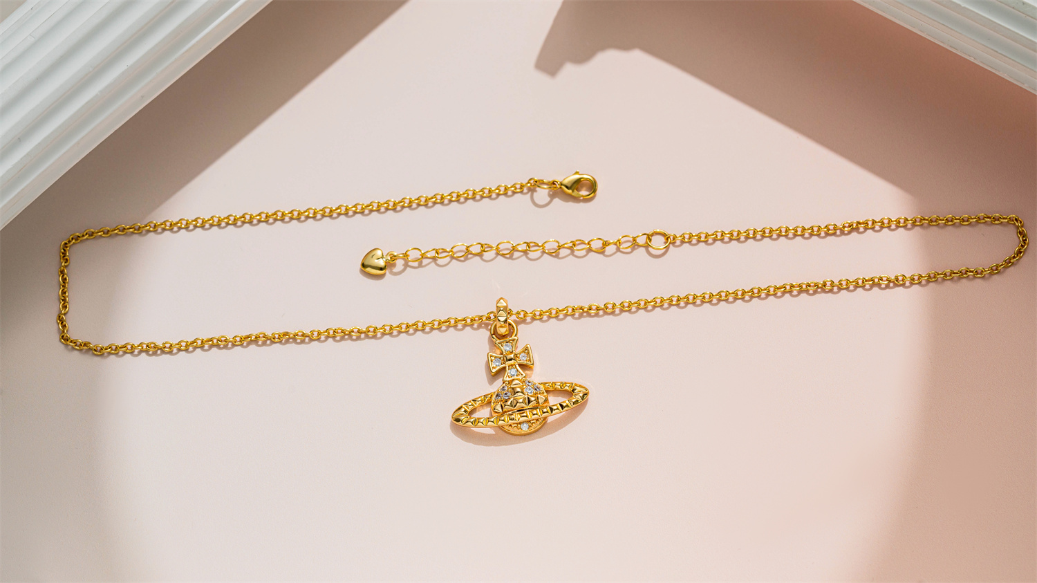 The classic Saturn pendant necklace of Empress Dowager Xi pic 4
