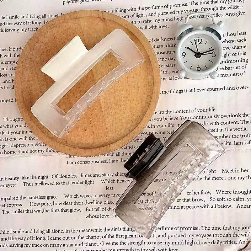 Forest-style shark transparent acrylic high-appearance-level niche square hair clip for women, new durable large-sized 2024 clip Item Picture