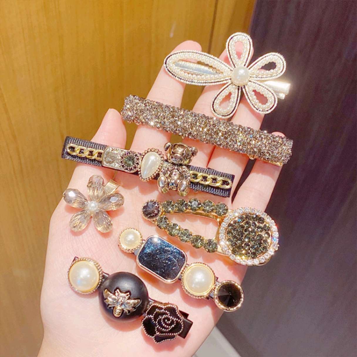 2025 Internet-famous pearl hair clip, Korean version of elegant girl, side Instagram water diamond headwear, one-piece set, bangs hair clip Specification image