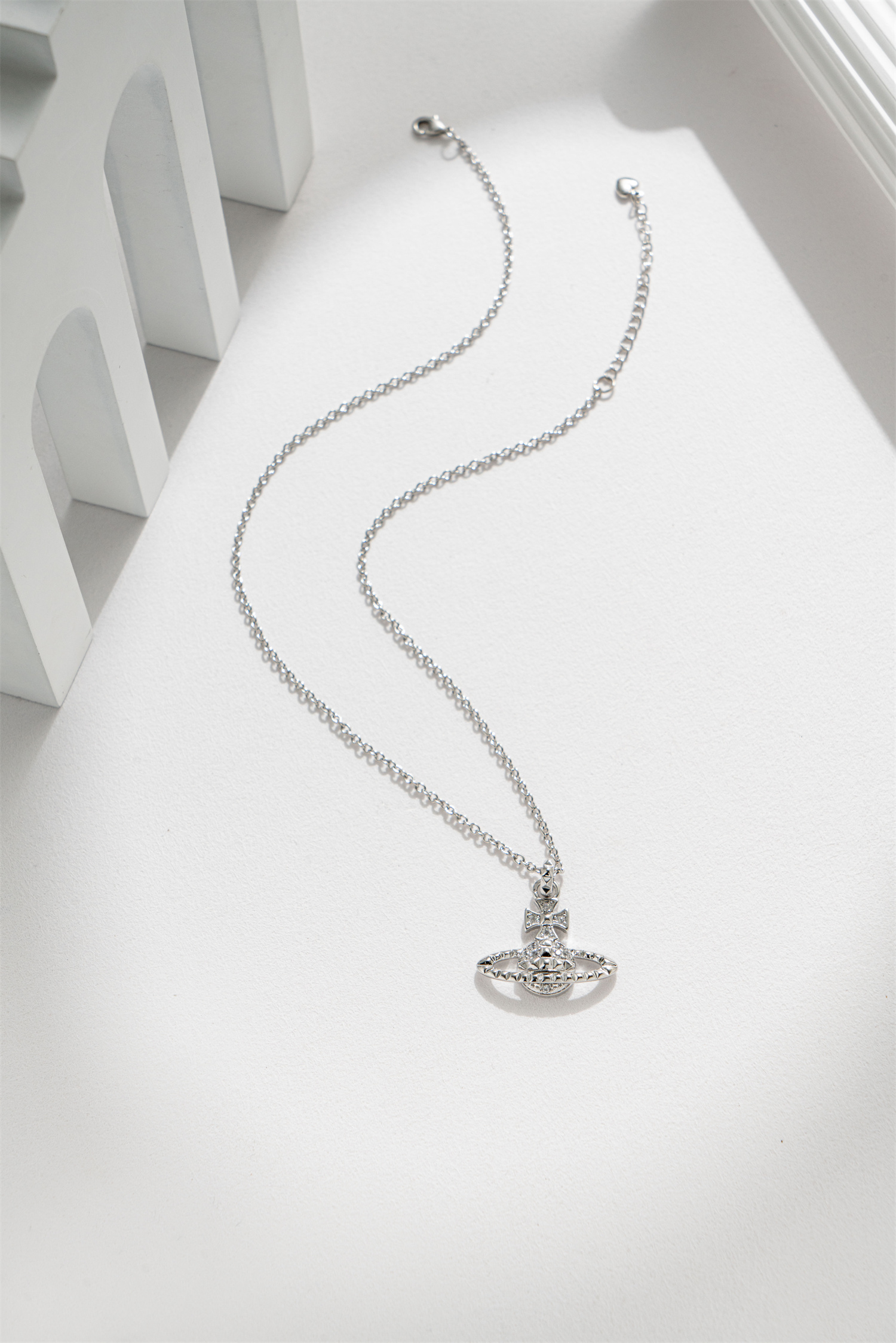 A classic Saturn pendant versatile necklace for Empress Dowager Xi details Picture