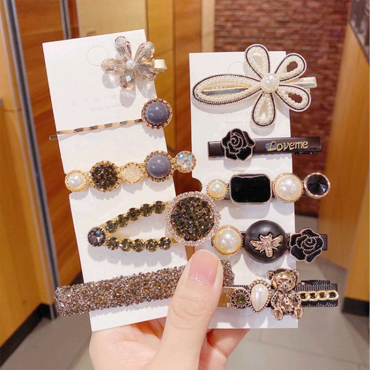 2025 Internet-famous pearl hair clip, Korean version of elegant girl, side Instagram water diamond headwear, one-piece set, bangs hair clip