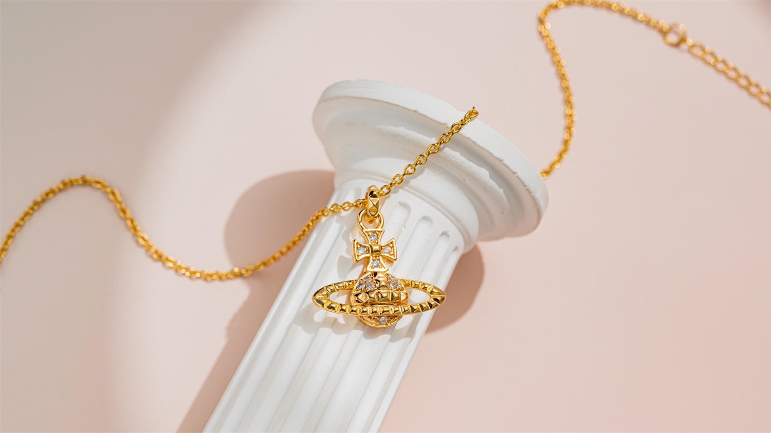 The classic Saturn pendant necklace of Empress Dowager Xi details Picture