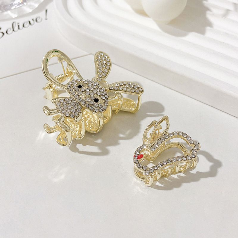 Retro bear, exquisite and stylish hair clip, elegant sparkling diamond scratch-off clip, fashionable little chanel-style scratch-off clip, sweet, versatile and cute Item Picture