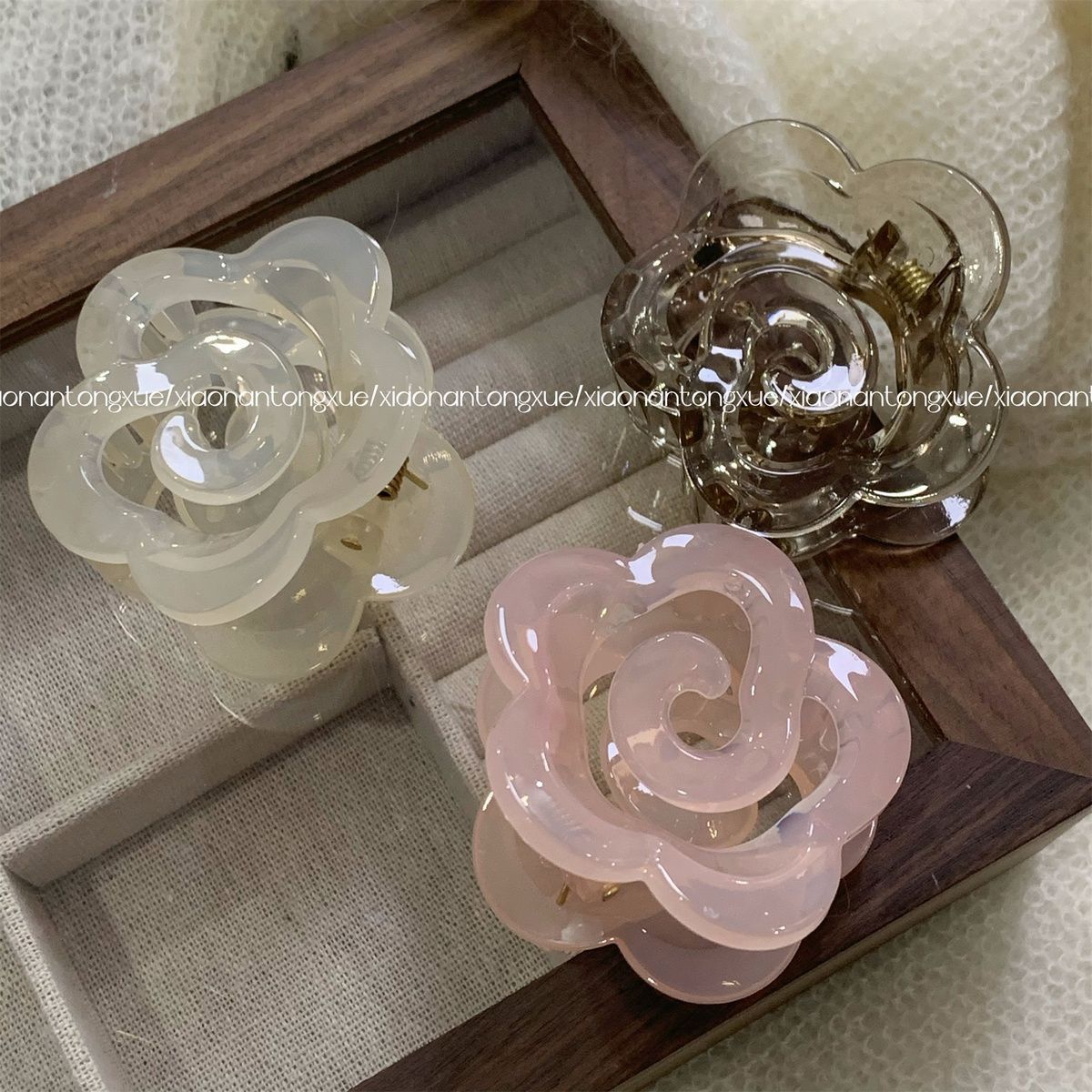 New transparent cloud-shaped claw clip, heart-shaped back head half-claw shark clip, high-end flower jelly color hair clip, national trend series