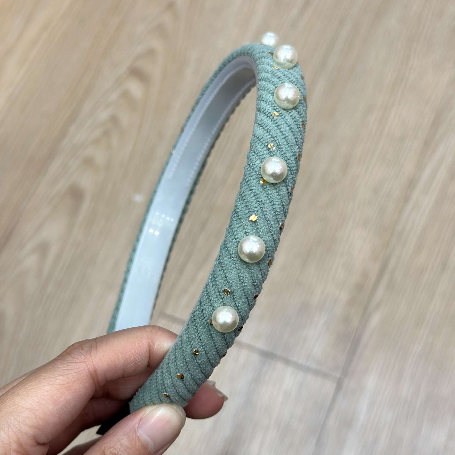 Fashionable pearl hair band for women, gold dot twill texture, high-end headwear, hair accessories, hair care accessories, new style hair band detail image 7