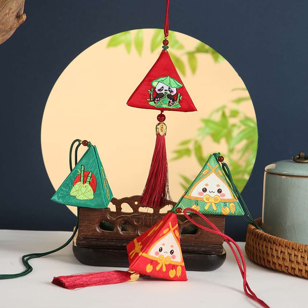 "Lucky bag omamori, exquisite handicrafts, sachet gift set, handcrafted sachet, unique sachet design, exquisite gift handicrafts, sachet, omamori, lucky bag, sachet, sachet omamori, bestsellers for the Dragon Boat Festival. Application Scenario