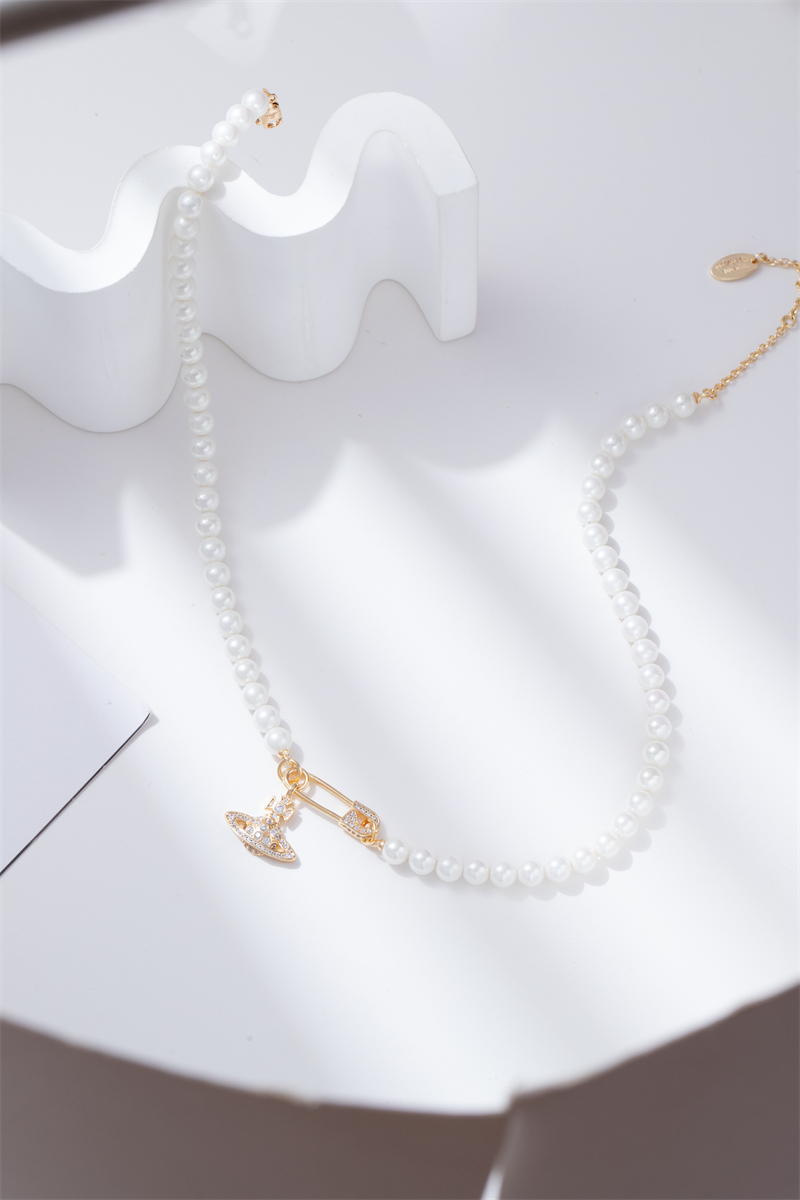 The Western Empress Fashion pin Saturn pendant pearl light luxury and versatile high-end necklace