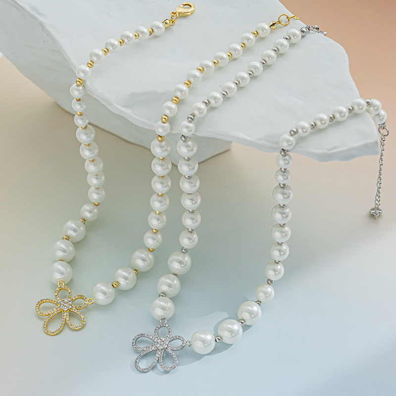 A high-end and niche necklace made of zirconium five-petal flower pearls pic 6