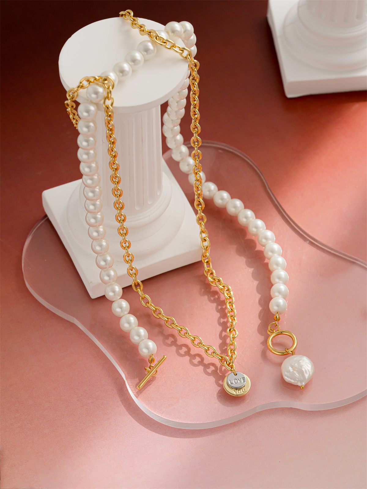 Sweet and elegant pearl necklace, simple and individual round pendant two-piece necklace