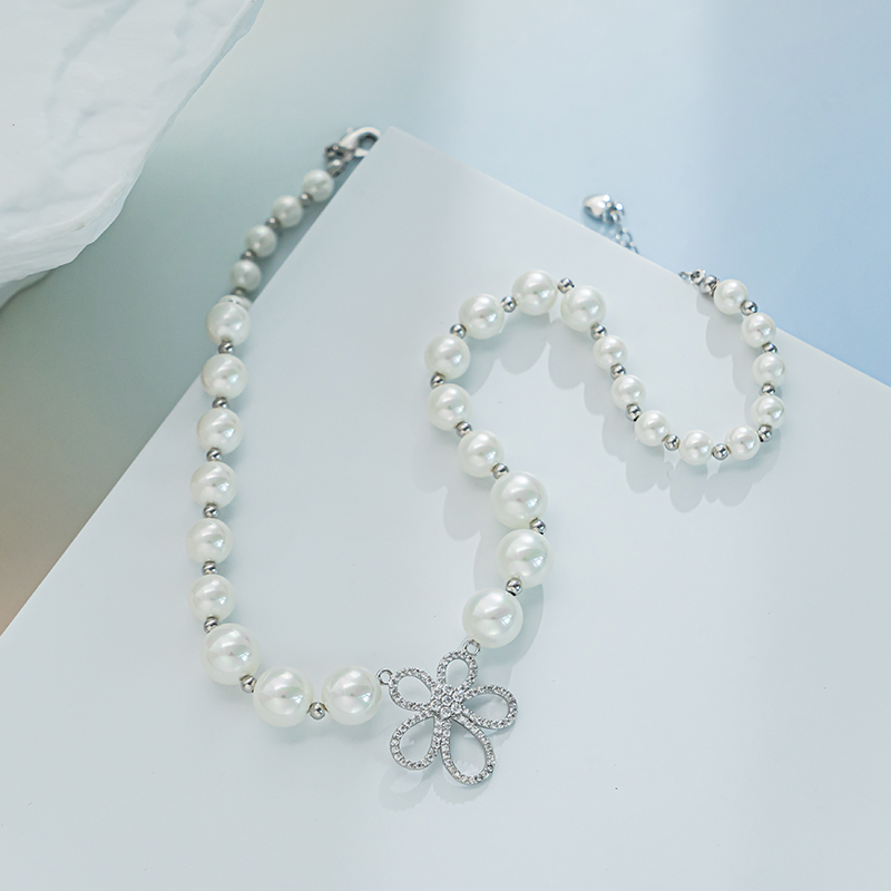 A high-end and niche necklace made of zirconium five-petal flower pearls details Picture