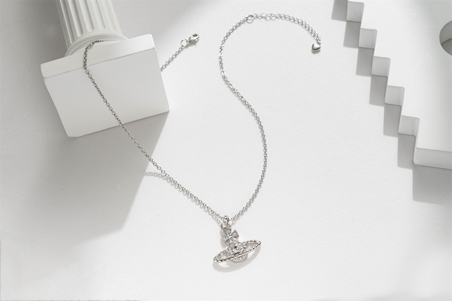 A classic Saturn pendant versatile necklace for Empress Dowager Xi