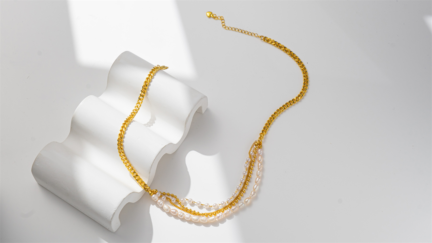 Multi-layer chain with natural freshwater pearl chain necklace Application Scenario
