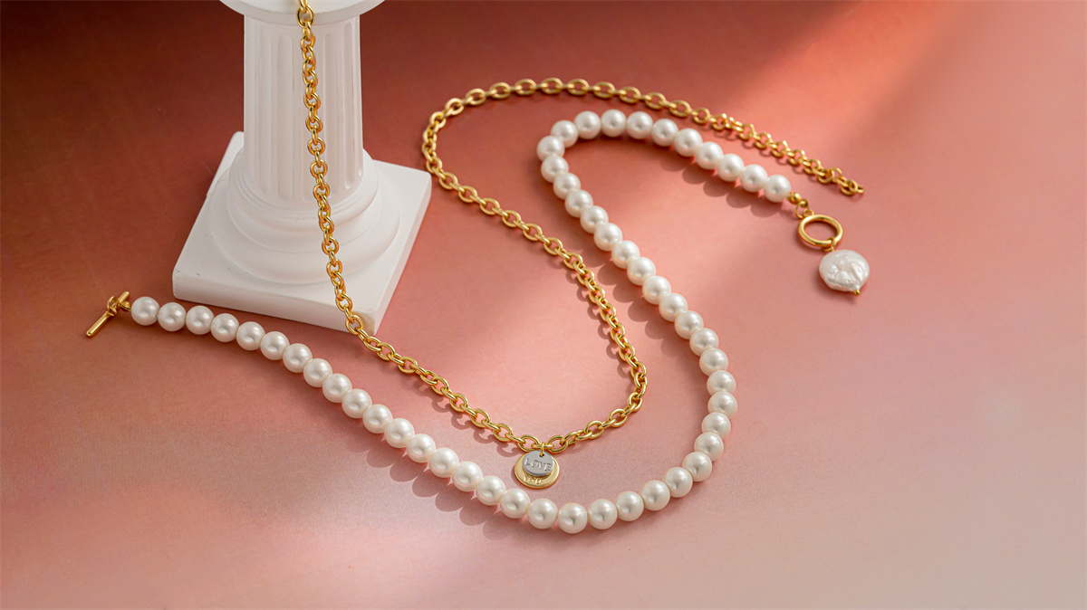 Sweet and elegant pearl necklace, simple and individual round pendant two-piece necklace pic 4