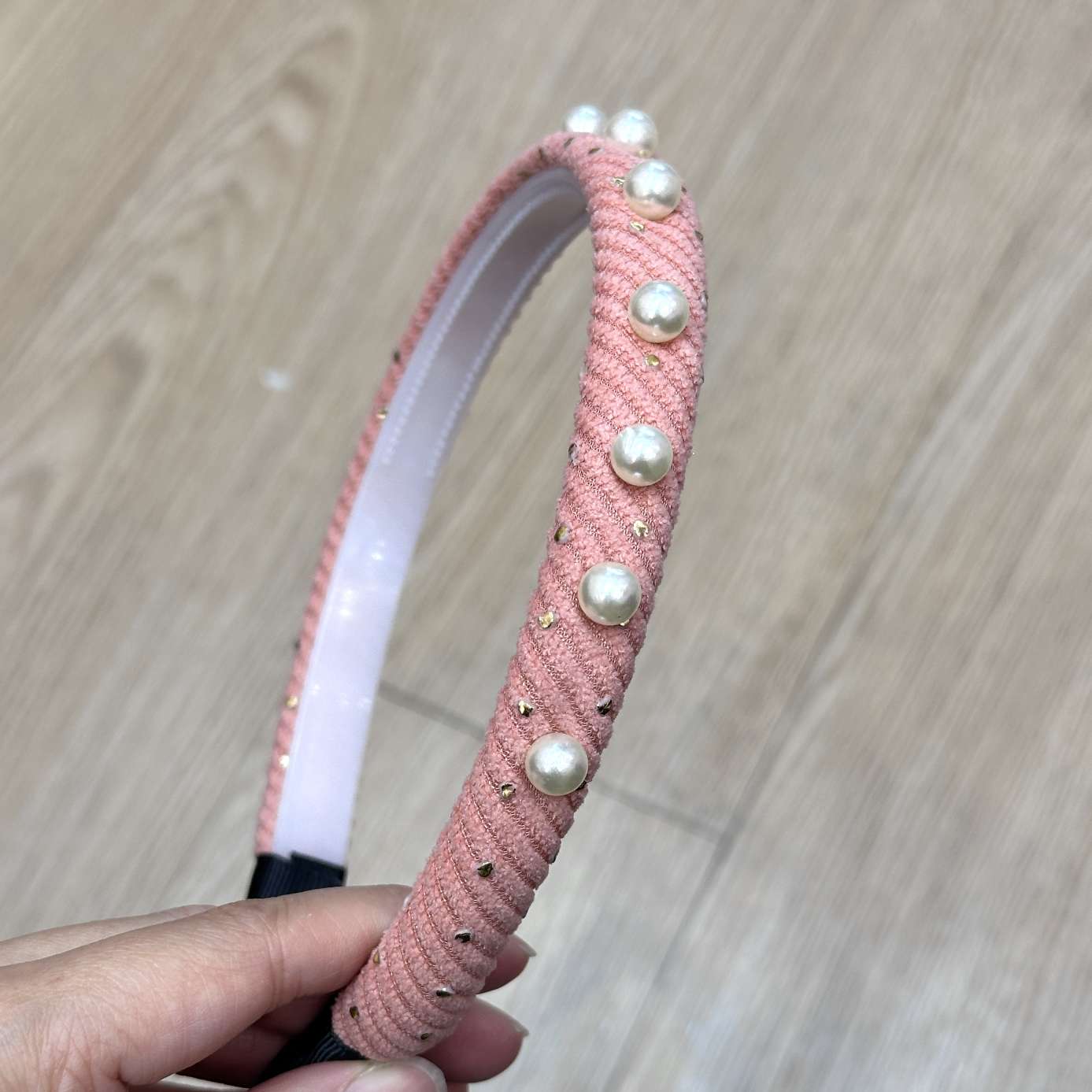 Fashionable pearl hair band for women, gold dot twill texture, high-end headwear, hair accessories, hair care accessories, new style hair band detail image 8