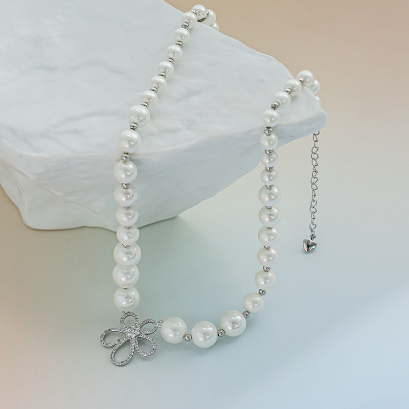 A high-end and niche necklace made of zirconium five-petal flower pearls Specification image