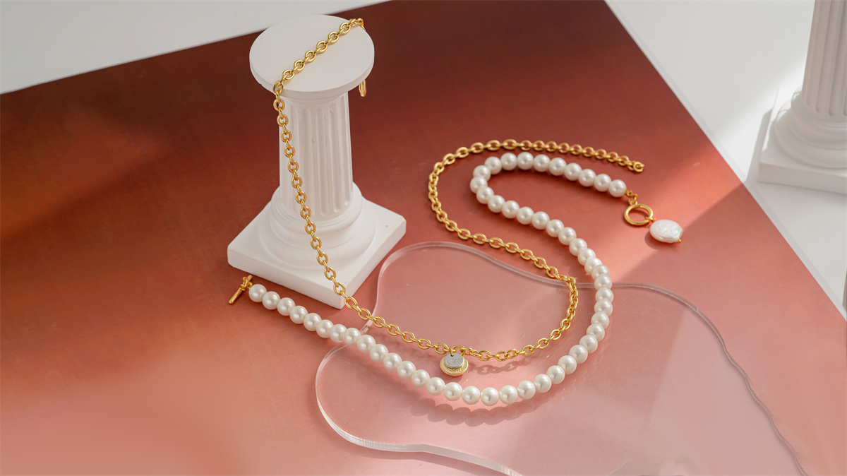 Sweet and elegant pearl necklace, simple and individual round pendant two-piece necklace pic 2