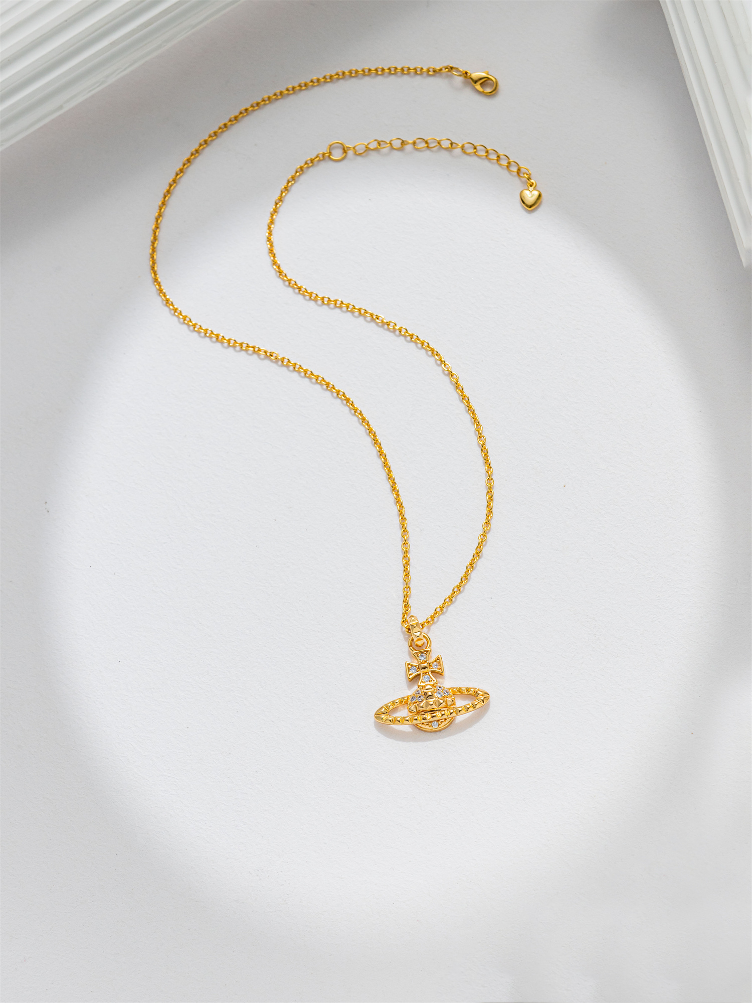 The classic Saturn pendant necklace of Empress Dowager Xi Application Scenario