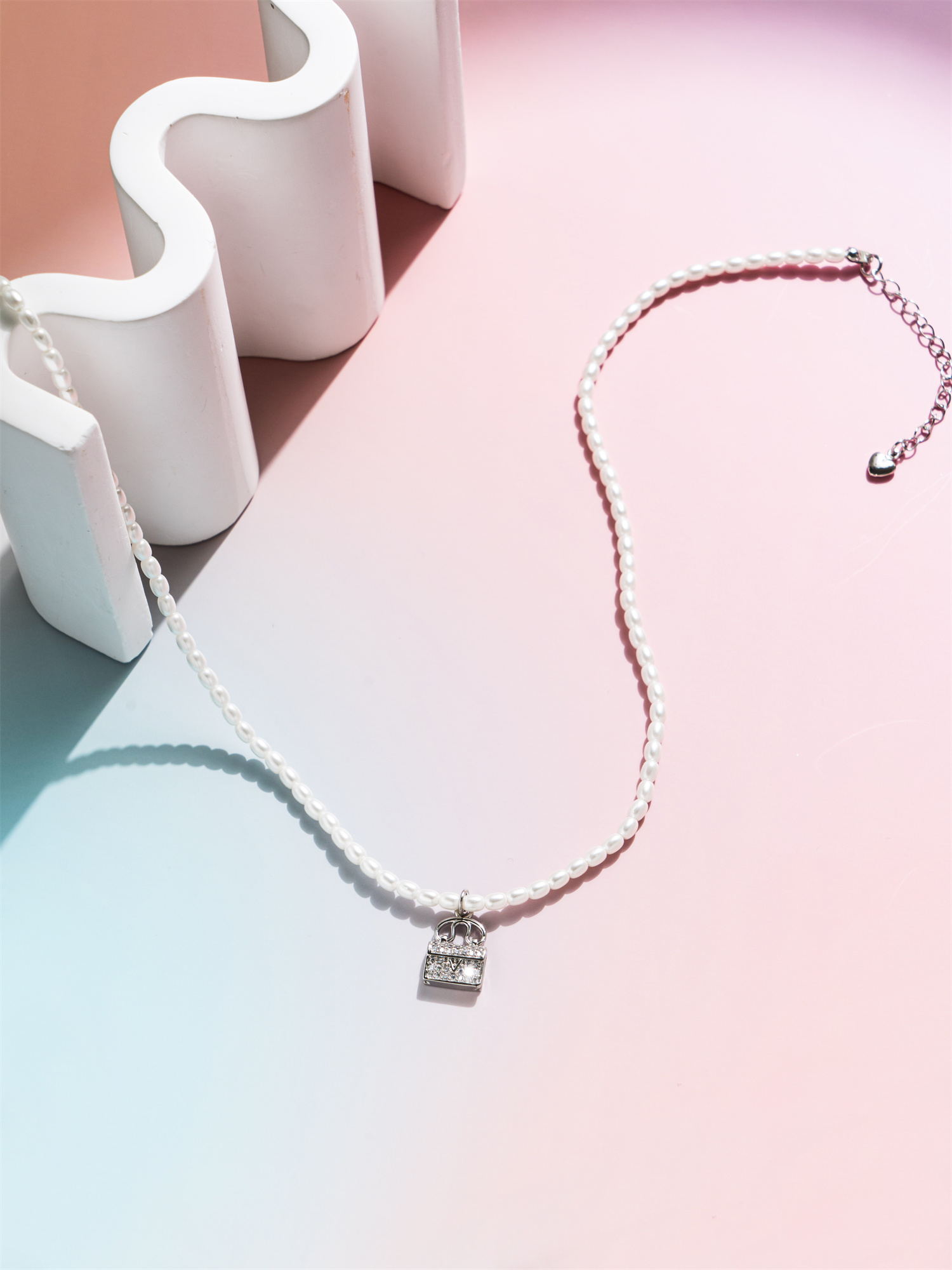 A fashionable zirconium small leather bag with pearls, a versatile and high-end necklace Specification image
