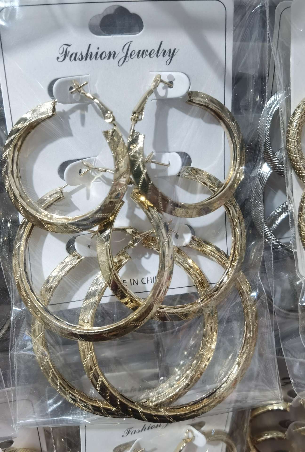 三对空管斜纹镀金耳圈套装饰品