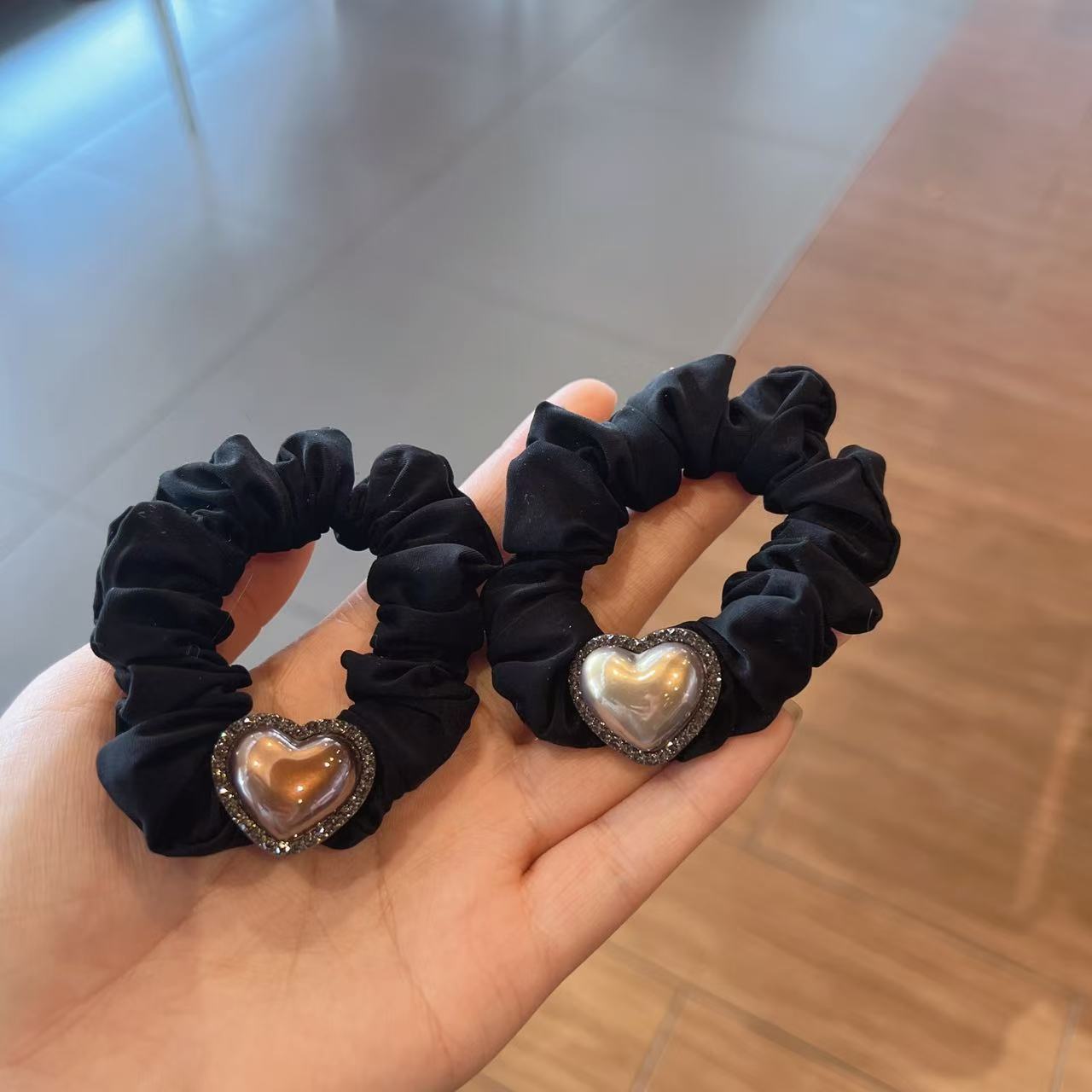 Mesh large intestine hair band, high-end style, simple and fashionable hair accessory, girl's hair band, Korean sweet headwear, hair band details Picture