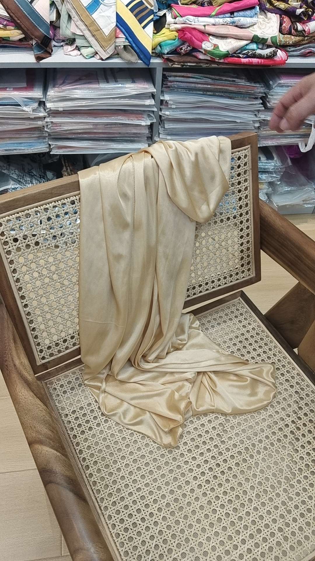 穆斯林头巾围巾 防晒亮丝披肩女长款时尚百搭 高档配饰丝巾女长款轻薄防晒详情图2