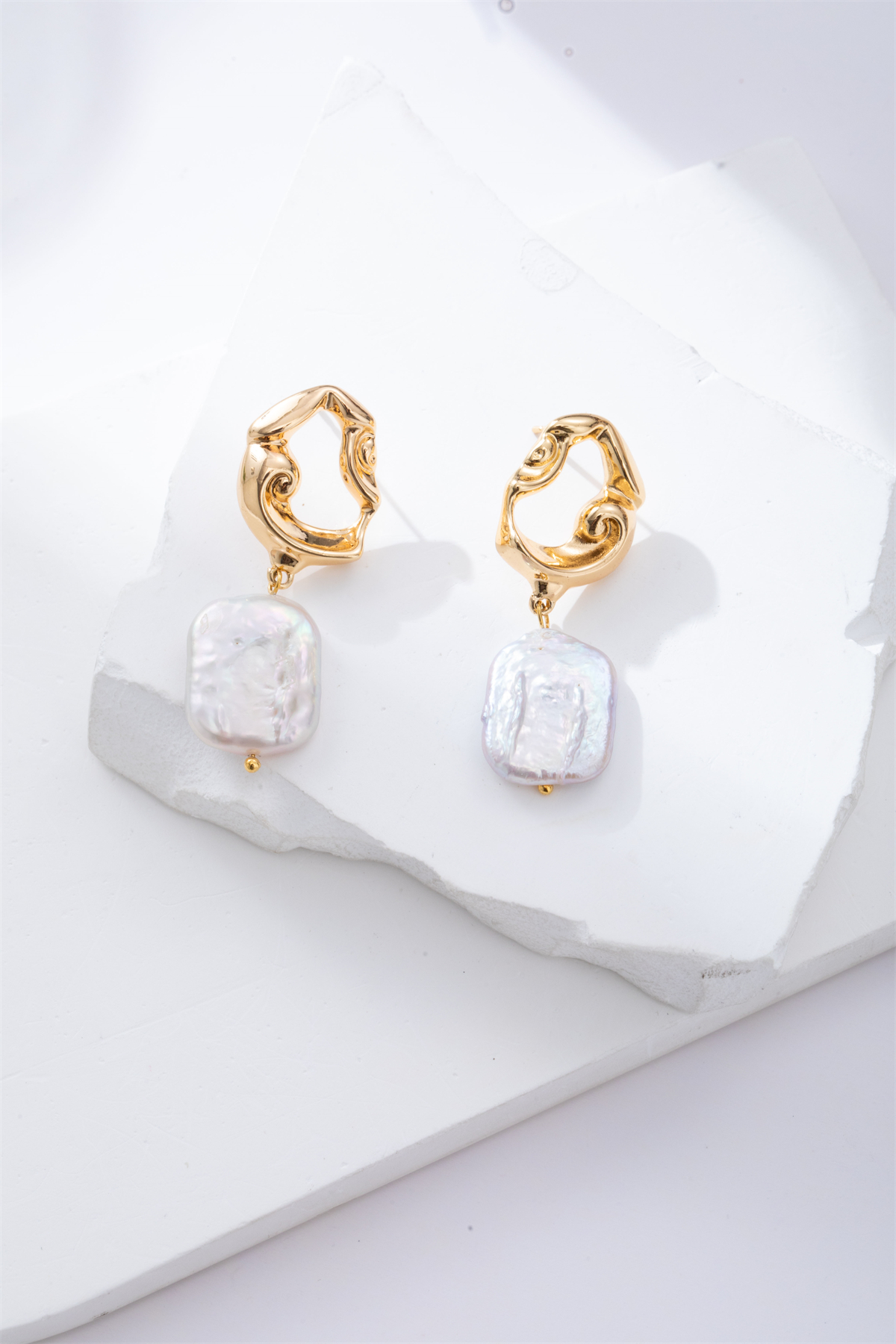 High-end Baroque irregular-shaped hollowed-out pearl stud earrings pic 7