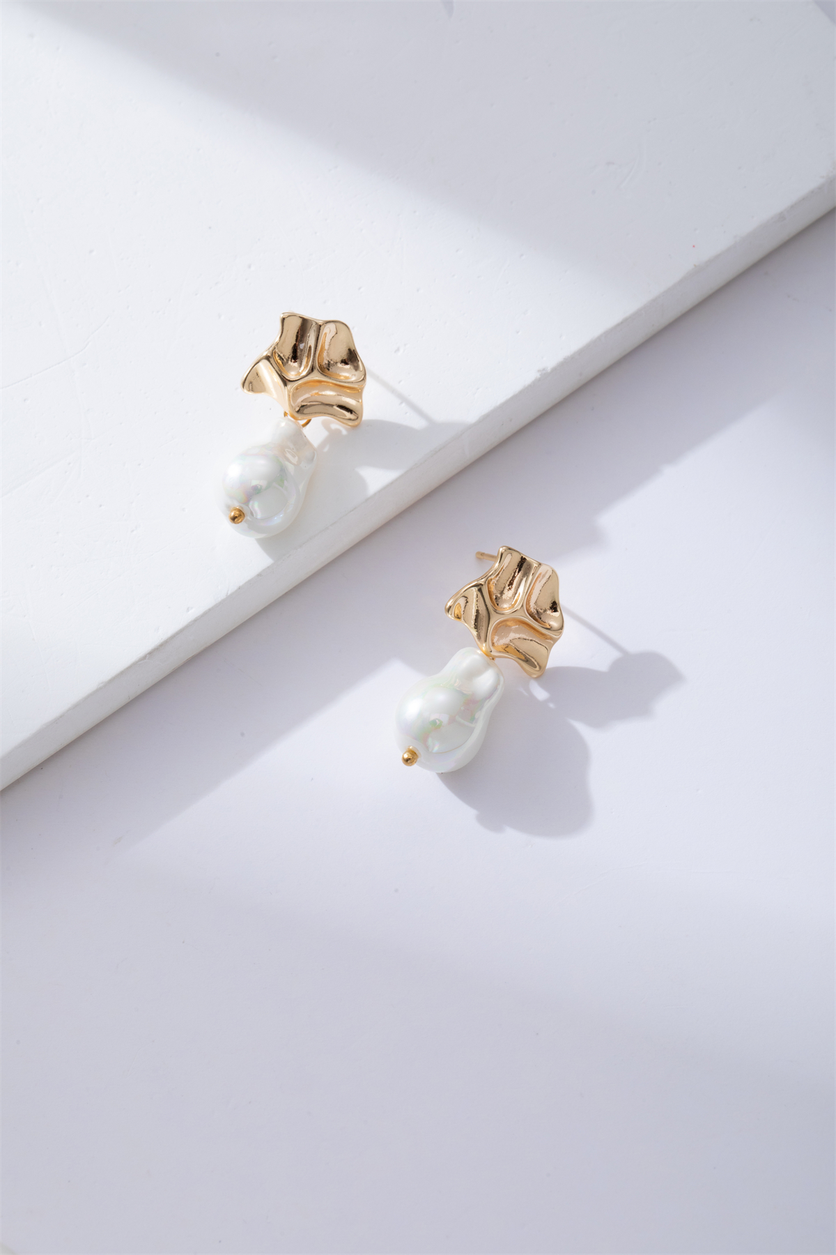 High-end Baroque, irregular-shaped pearl stud earrings pic 7