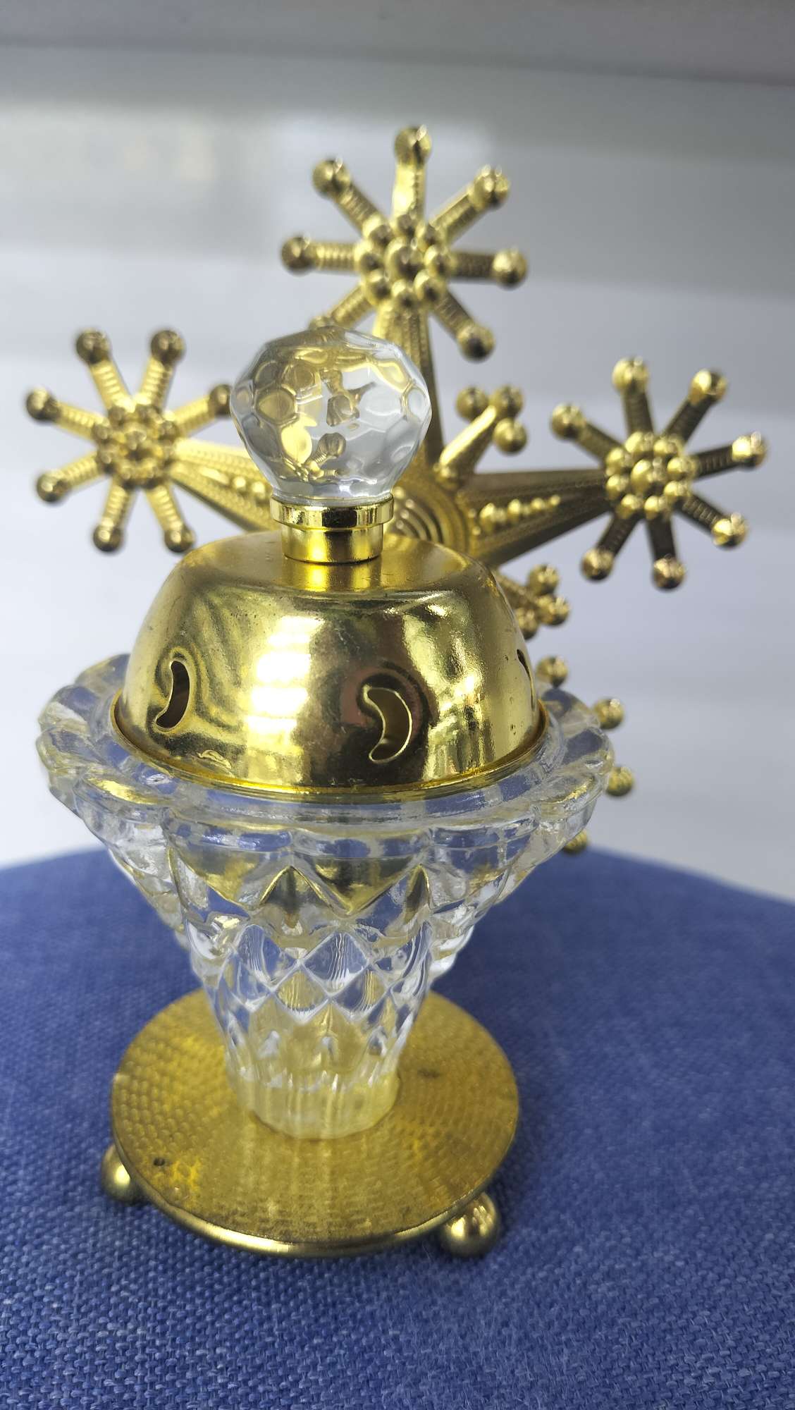 Muslim Star and Moon Series Crystal Glass Metal Incense Burner, Muslim Star and Moon Series Crystal Metal Incense burner handicraft home decoration Application Scenario