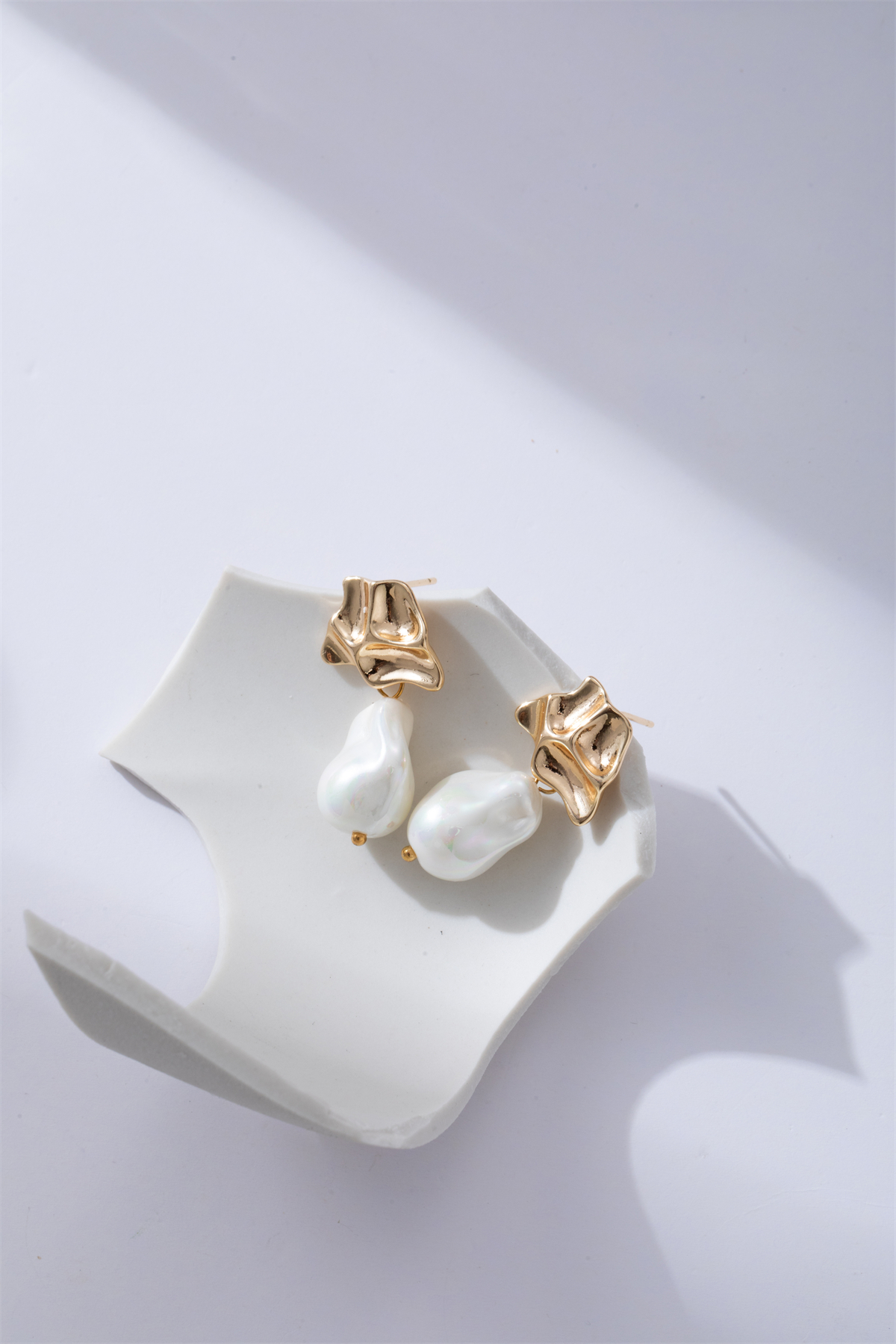 High-end Baroque, irregular-shaped pearl stud earrings pic 5