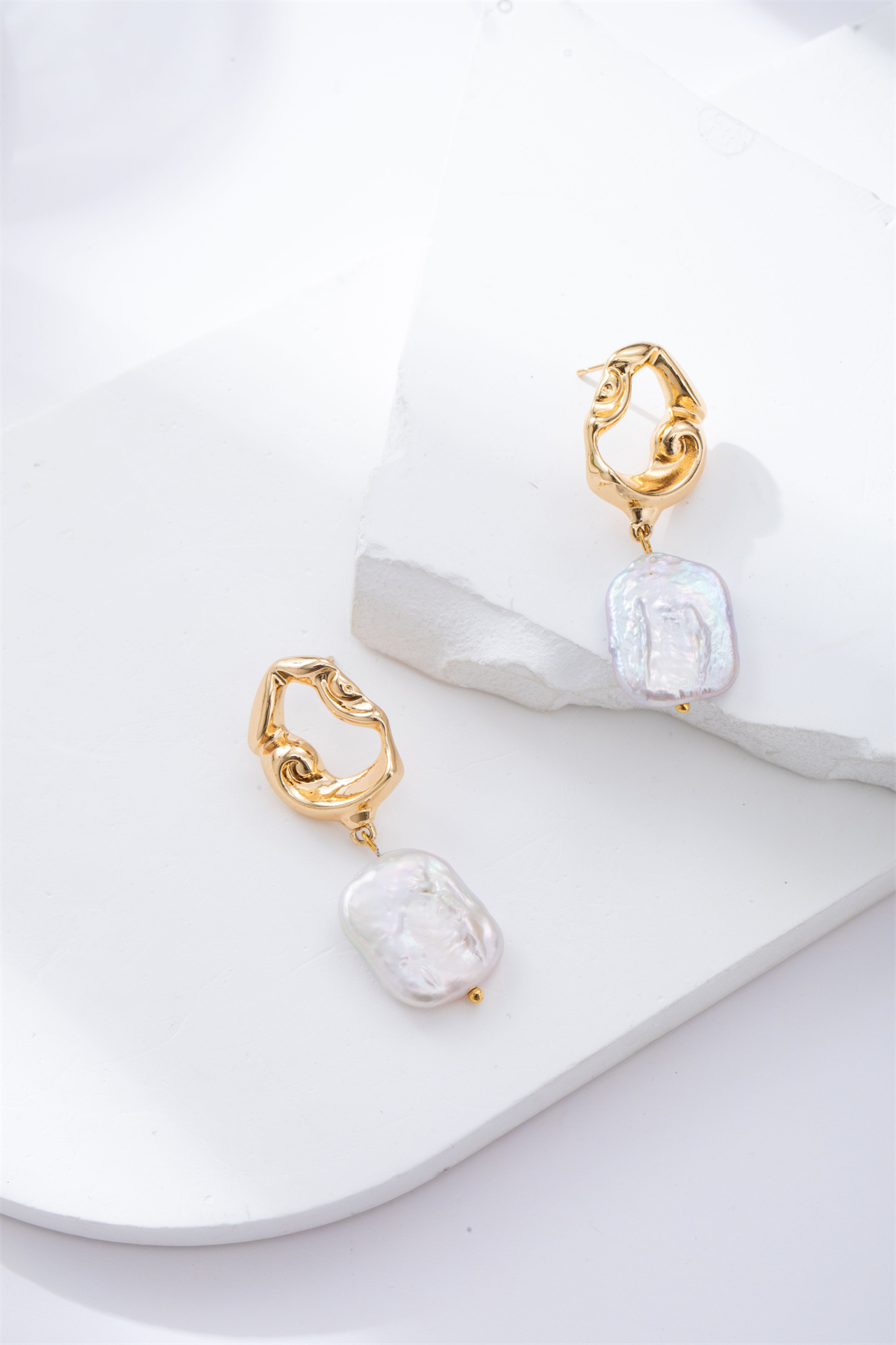High-end Baroque irregular-shaped hollowed-out pearl stud earrings pic 8