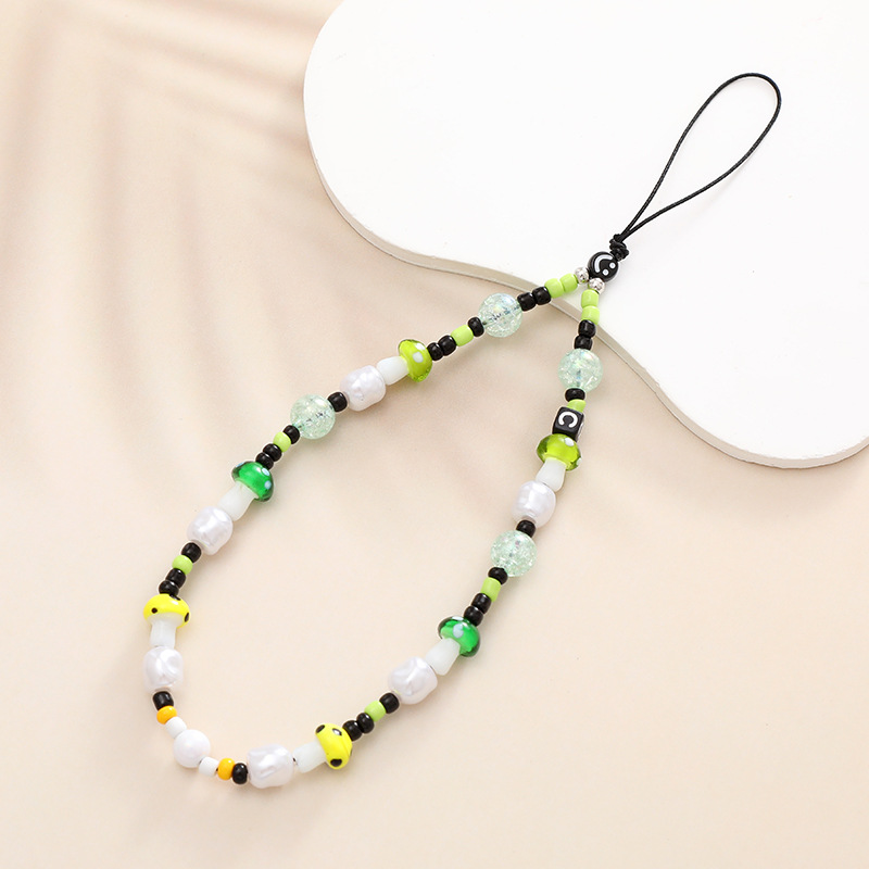 Hot-selling internet-famous beaded heart-shaped mobile phone chain, anti-loss and anti-drop phone case diy pearl pendant, short mobile phone detail image 5