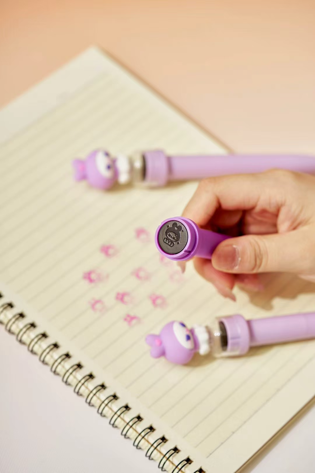 Fandouka stationery features creative and cute cartoon heads, Carlotti seals, stress-relieving gel pens that are smooth and easy to write. We offer wholesale of creative stationery and gel pen stationery details Picture