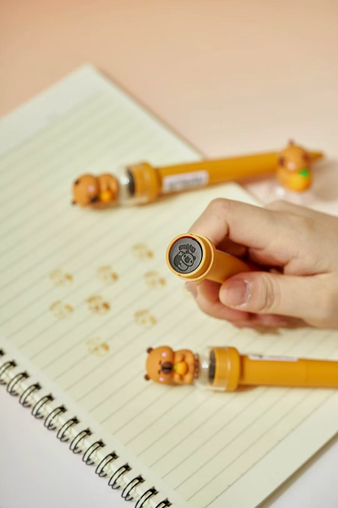 Fandouka stationery features creative and cute cartoon heads, capybara stamps, stress-relieving gel pens that are smooth and easy to write. We are a wholesale manufacturer of creative gel pens and stationery details Picture