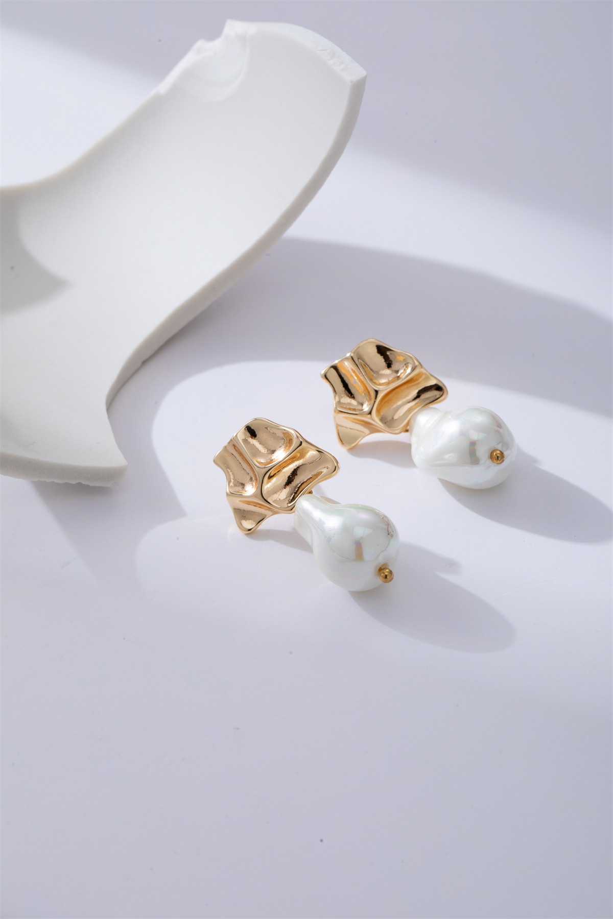 High-end Baroque, irregular-shaped pearl stud earrings pic 6