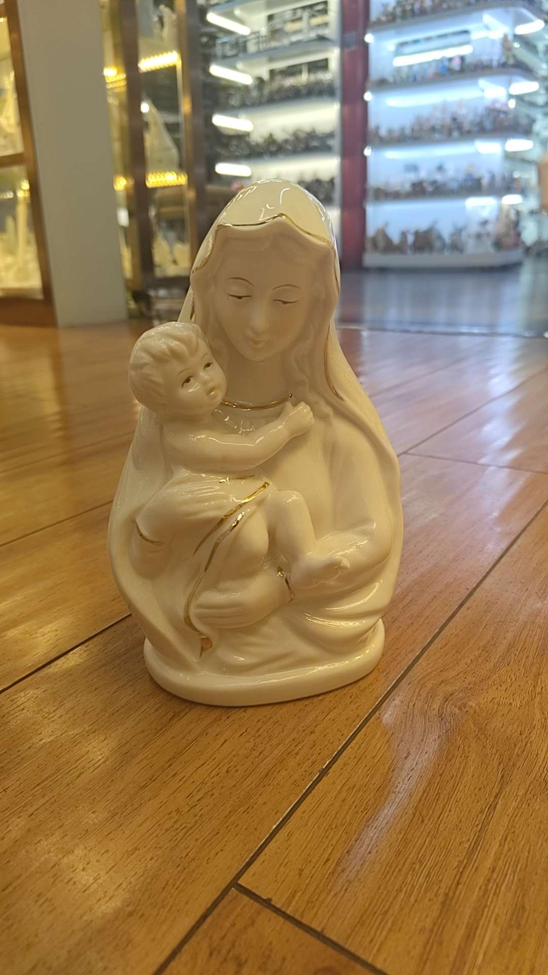 圣母玛利亚抱子主题陶瓷工艺品 精致日用陶瓷装饰品 独特礼品工艺品 陶瓷艺术品 收藏品