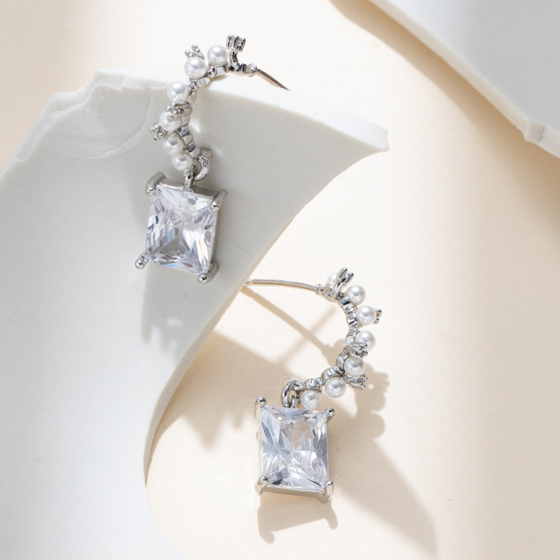 Light luxury and simple square super flash zircon, niche design, high-end pearl stud earrings pic 7