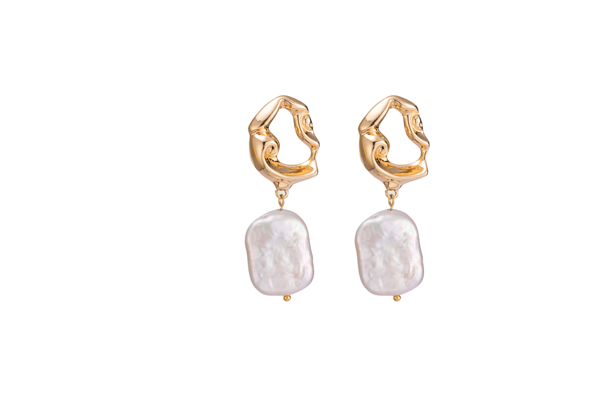 High-end Baroque irregular-shaped hollowed-out pearl stud earrings Item Picture