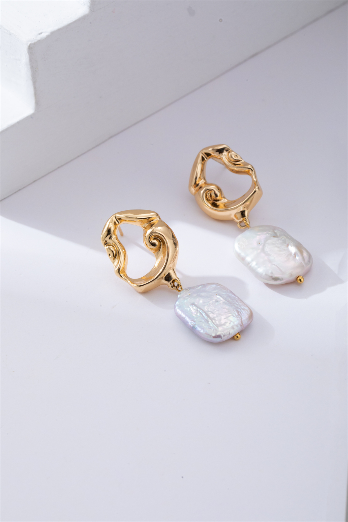 High-end Baroque irregular-shaped hollowed-out pearl stud earrings pic 6