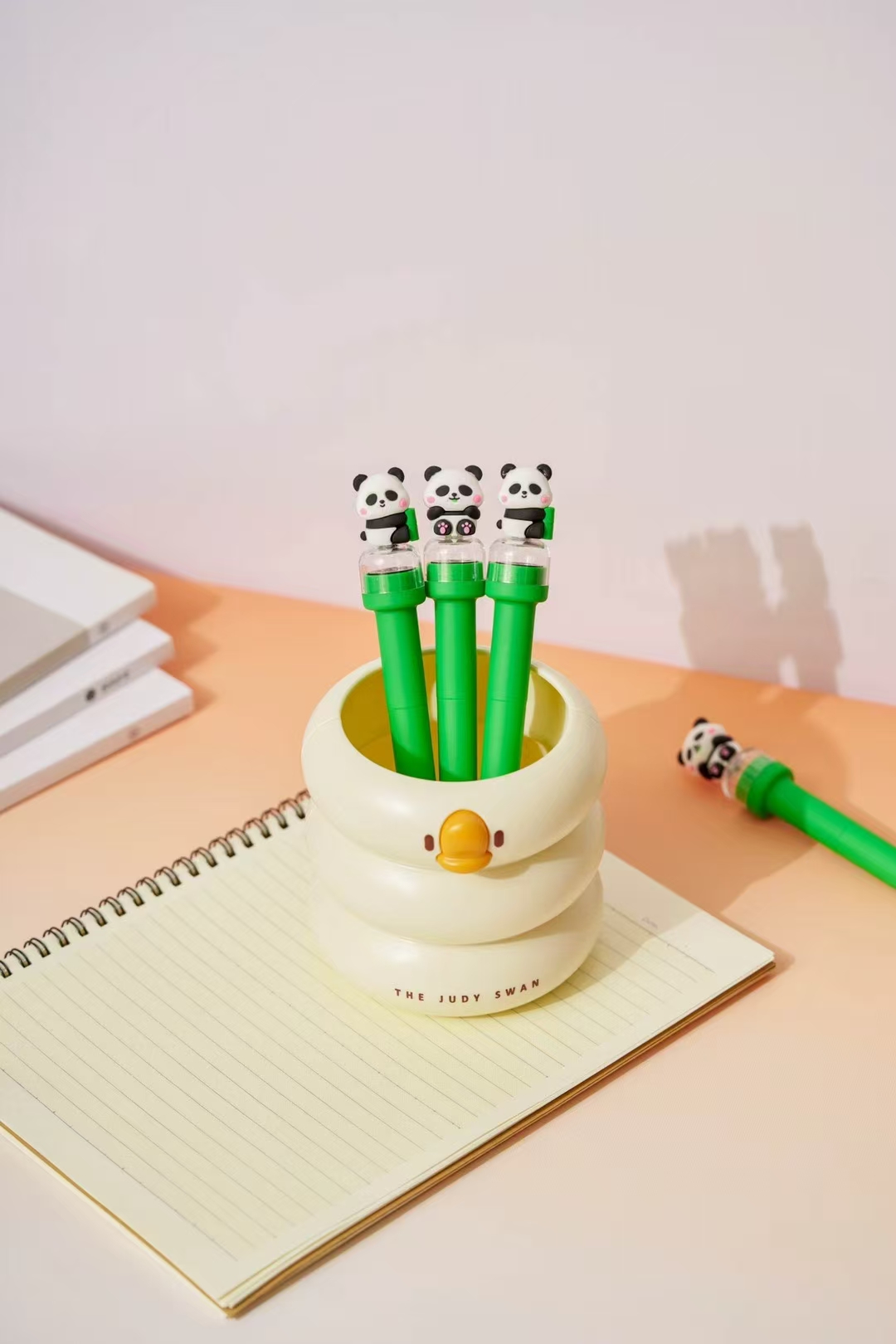 Fandouka stationery features creative and cute cartoon heads, panda stamps, stress-relieving gel pens that are smooth and easy to write. Wholesale stationery, gel pens, creative stationery Application Scenario